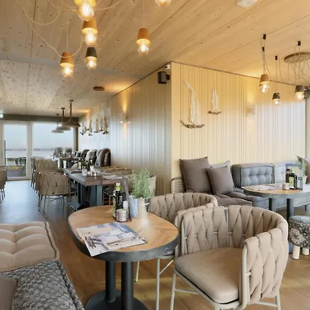 Amazing In Lembruch-dmmer See With 2 Bedrooms, Wifi And Indoor Swimming Pool Лембрух