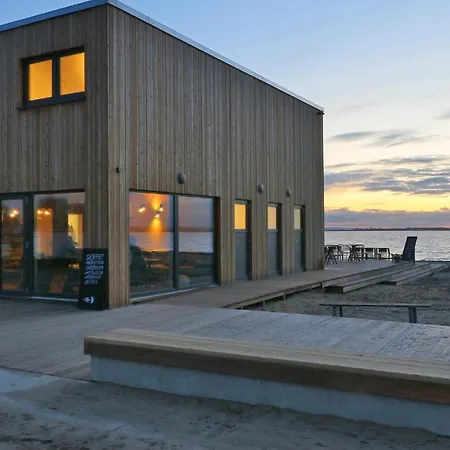 Amazing In Lembruch-dmmer See With 2 Bedrooms, Wifi And Indoor Swimming Pool Лембрух